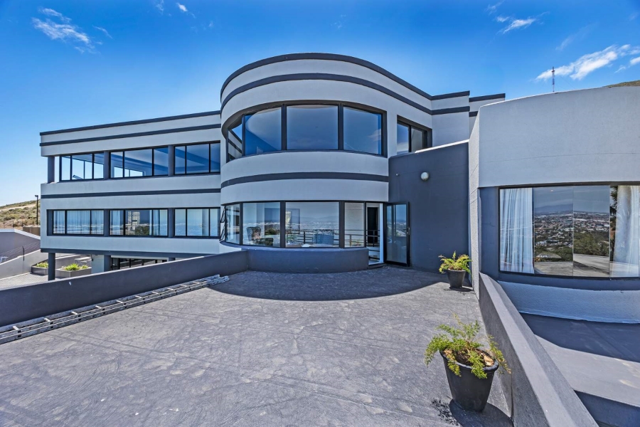 8 Bedroom Property for Sale in Plattekloof Western Cape